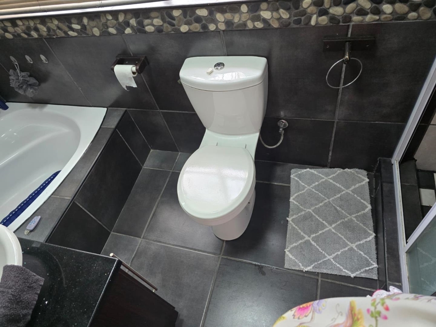 To Let 2 Bedroom Property for Rent in Van Riebeeck Park Gauteng