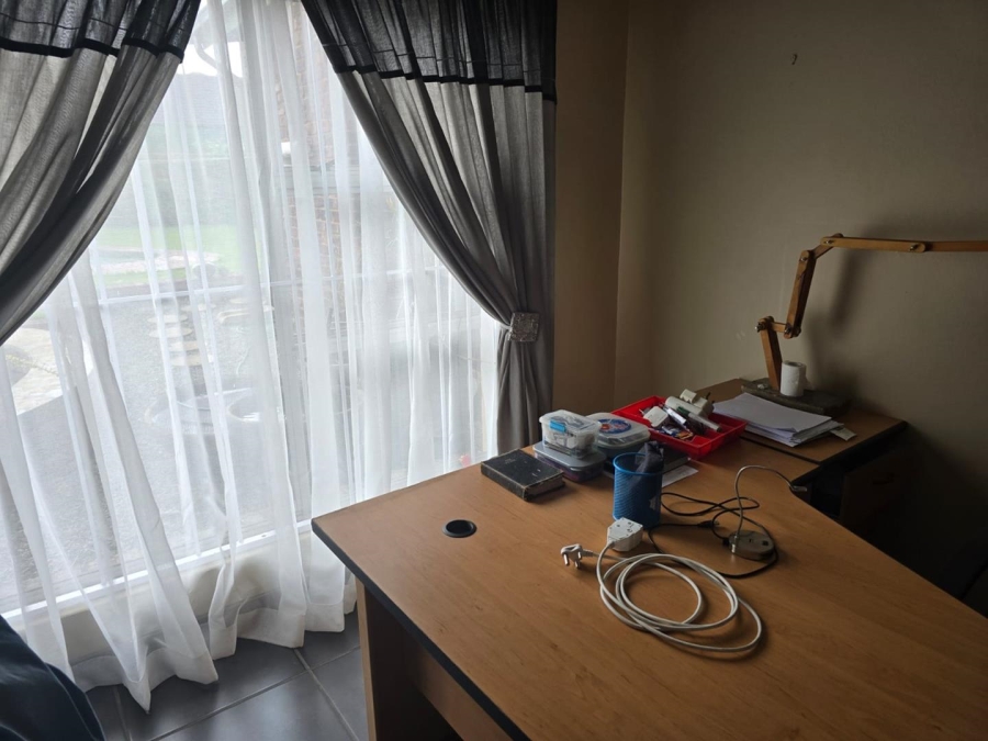 To Let 2 Bedroom Property for Rent in Van Riebeeck Park Gauteng