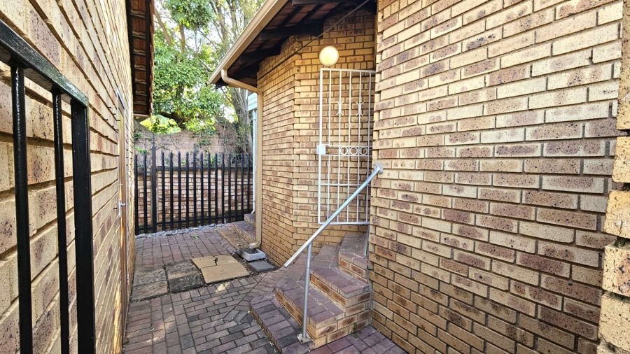 To Let 3 Bedroom Property for Rent in Die Hoewes Gauteng