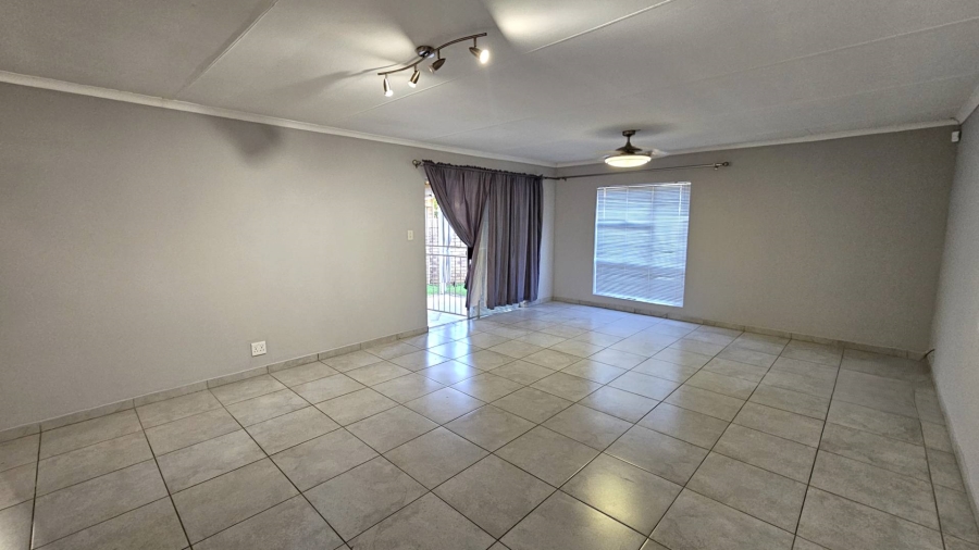 To Let 3 Bedroom Property for Rent in Die Hoewes Gauteng