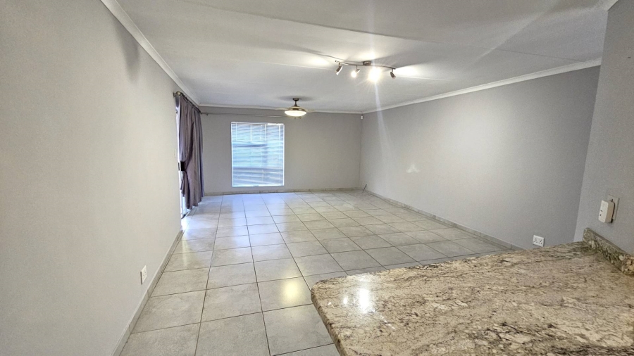 To Let 3 Bedroom Property for Rent in Die Hoewes Gauteng