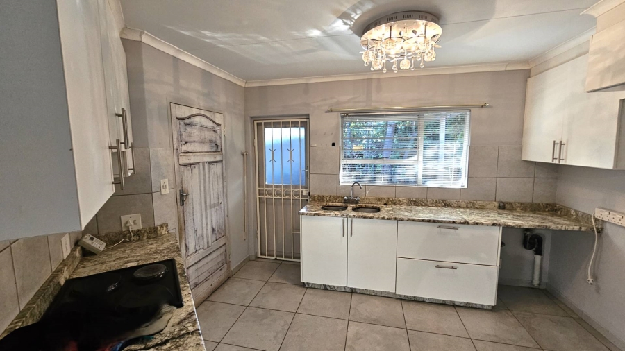 To Let 3 Bedroom Property for Rent in Die Hoewes Gauteng