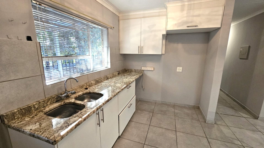 To Let 3 Bedroom Property for Rent in Die Hoewes Gauteng