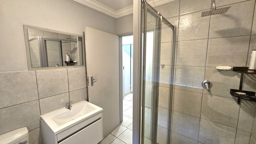 To Let 3 Bedroom Property for Rent in Die Hoewes Gauteng