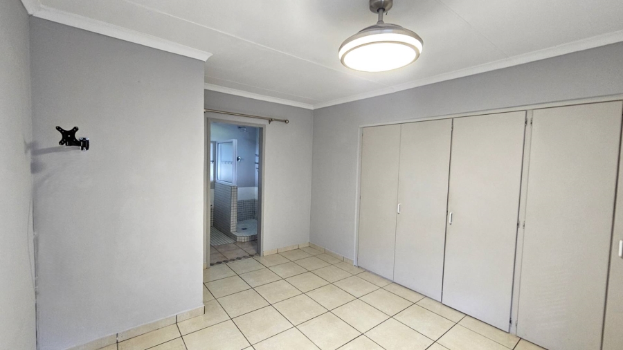 To Let 3 Bedroom Property for Rent in Die Hoewes Gauteng
