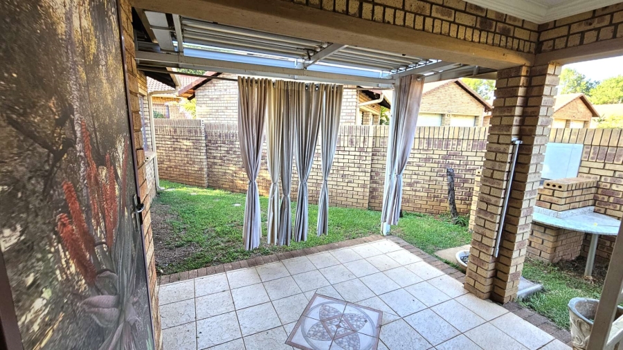 To Let 3 Bedroom Property for Rent in Die Hoewes Gauteng