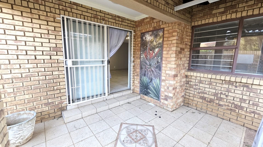 To Let 3 Bedroom Property for Rent in Die Hoewes Gauteng