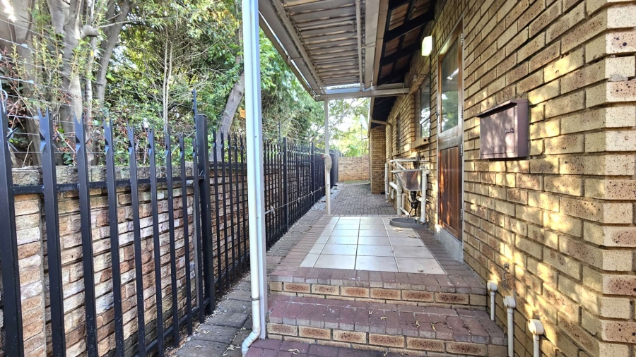 To Let 3 Bedroom Property for Rent in Die Hoewes Gauteng