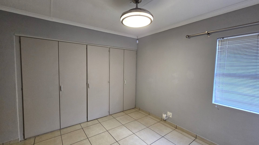 To Let 3 Bedroom Property for Rent in Die Hoewes Gauteng