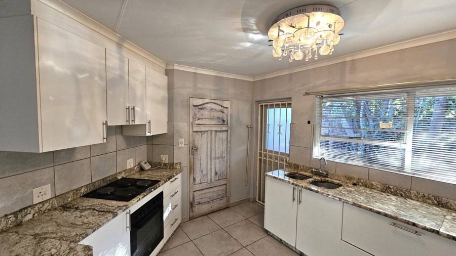 To Let 3 Bedroom Property for Rent in Die Hoewes Gauteng