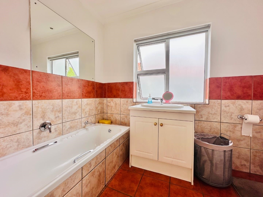 To Let 3 Bedroom Property for Rent in Dainfern Golf Estate Gauteng