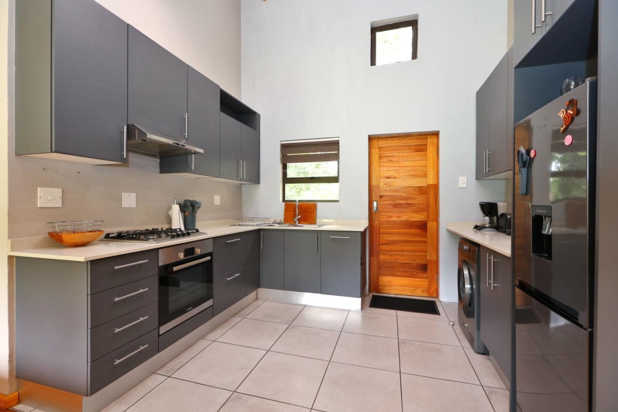 To Let 2 Bedroom Property for Rent in Buccleuch Gauteng