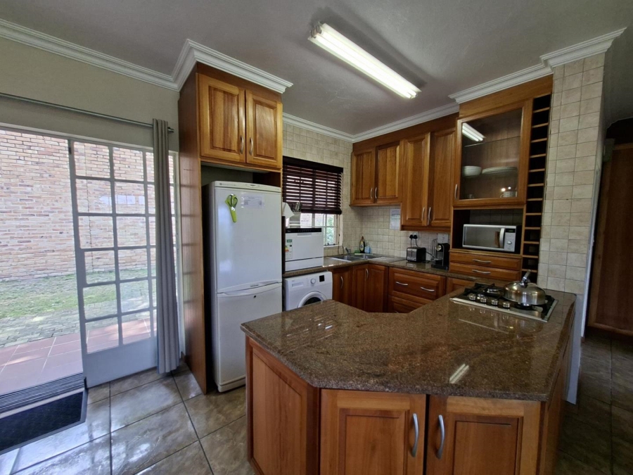 To Let 1 Bedroom Property for Rent in Buccleuch Gauteng