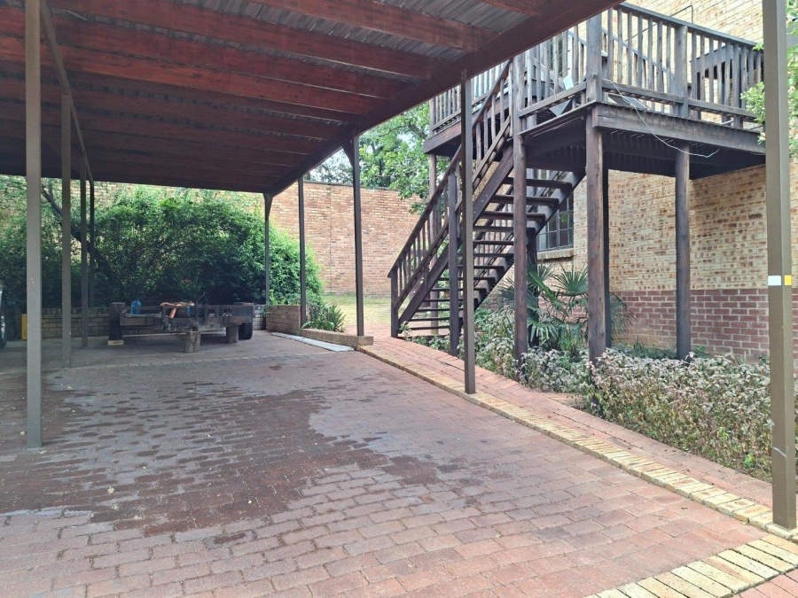 To Let 1 Bedroom Property for Rent in Buccleuch Gauteng