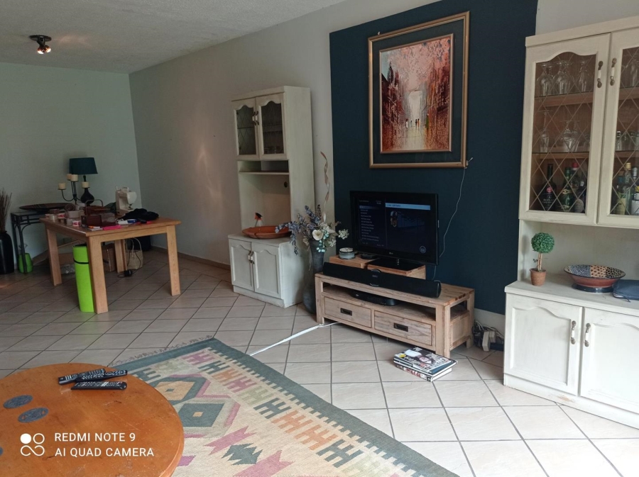 To Let 2 Bedroom Property for Rent in Linden Gauteng