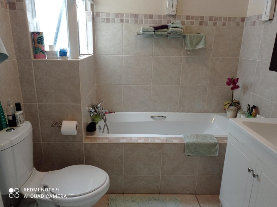 To Let 2 Bedroom Property for Rent in Linden Gauteng