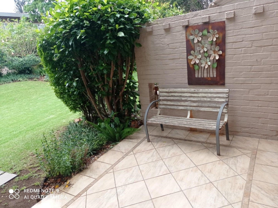 To Let 2 Bedroom Property for Rent in Linden Gauteng