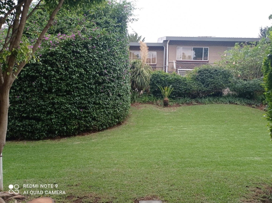 To Let 2 Bedroom Property for Rent in Linden Gauteng