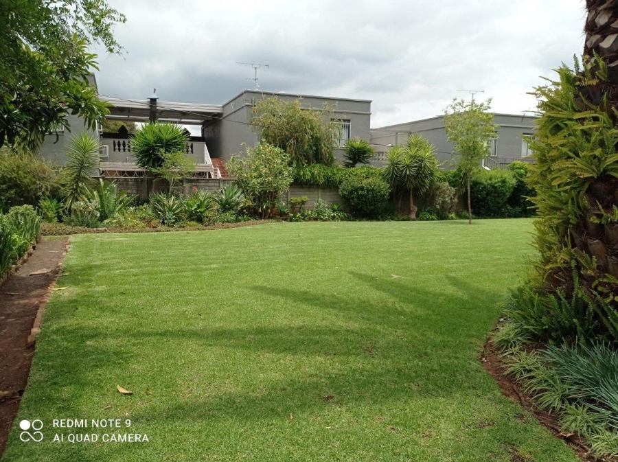 To Let 2 Bedroom Property for Rent in Linden Gauteng