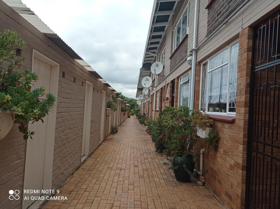 To Let 2 Bedroom Property for Rent in Linden Gauteng