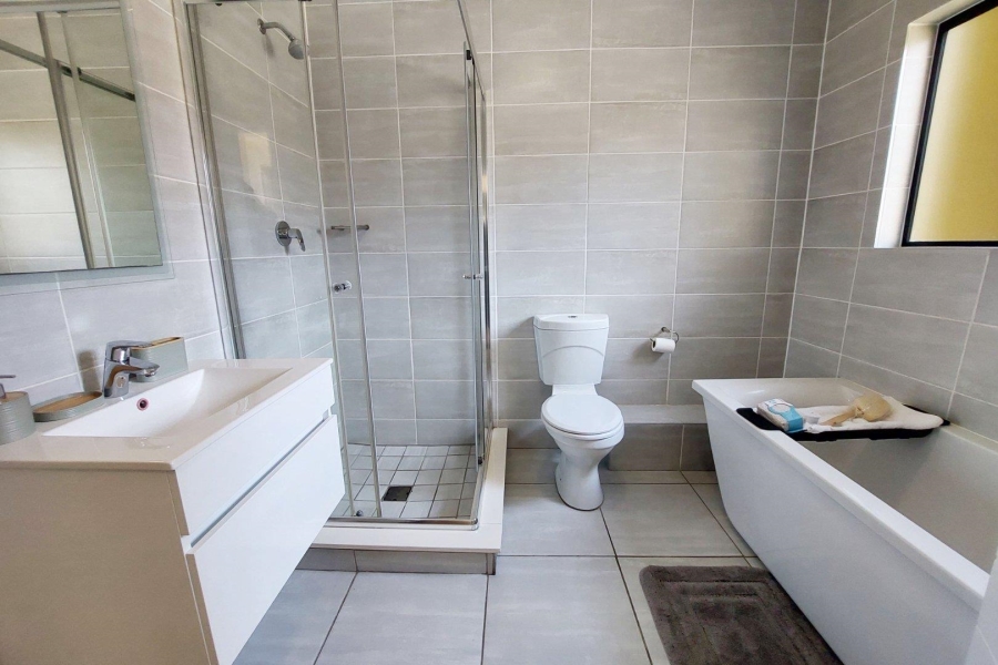 To Let 3 Bedroom Property for Rent in Waterfall Gauteng