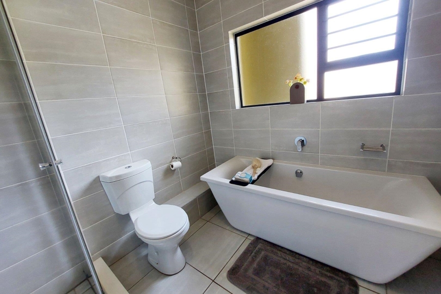 To Let 3 Bedroom Property for Rent in Waterfall Gauteng