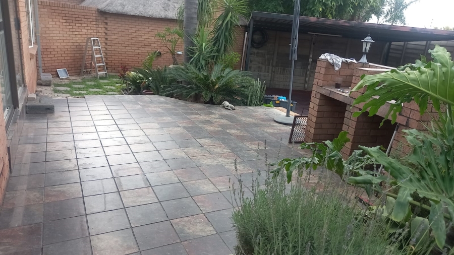 To Let 2 Bedroom Property for Rent in The Reeds Gauteng