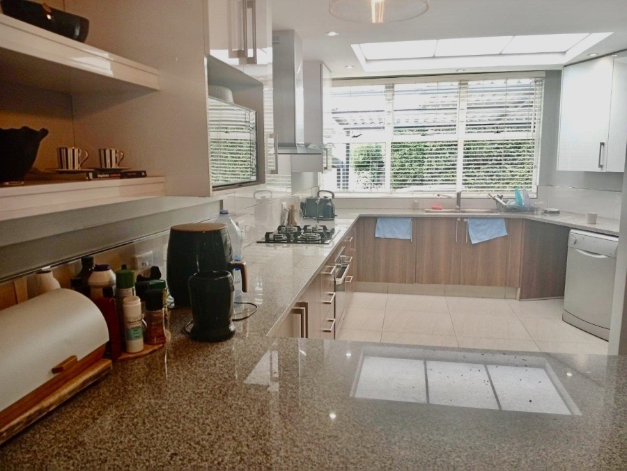 To Let 3 Bedroom Property for Rent in Atholl Gauteng