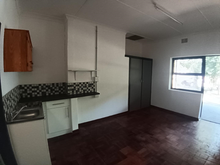 To Let 1 Bedroom Property for Rent in Queenswood Gauteng