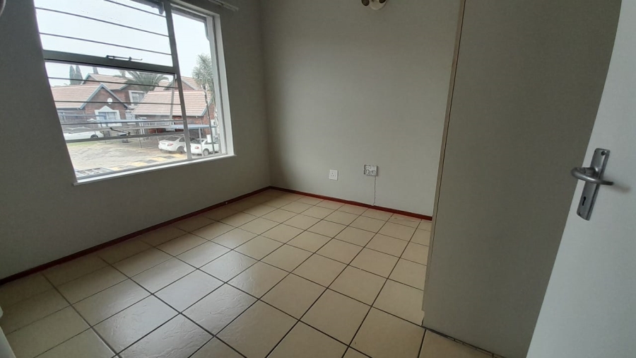 2 Bedroom Property for Sale in Glen Marais Gauteng