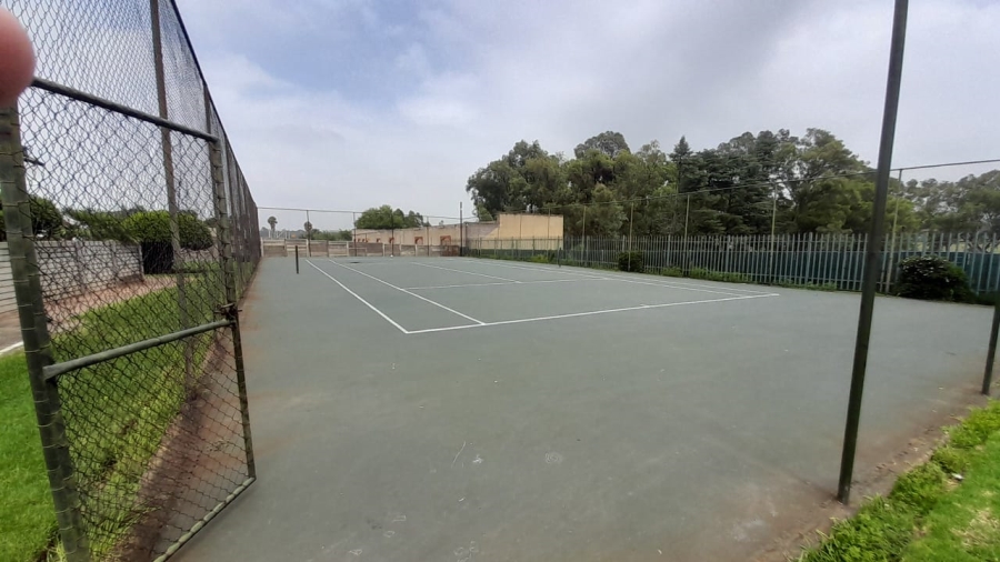 2 Bedroom Property for Sale in Glen Marais Gauteng