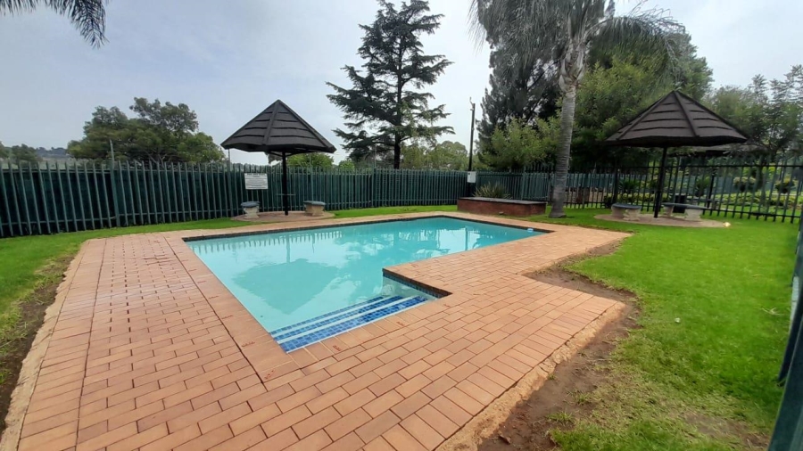 2 Bedroom Property for Sale in Glen Marais Gauteng