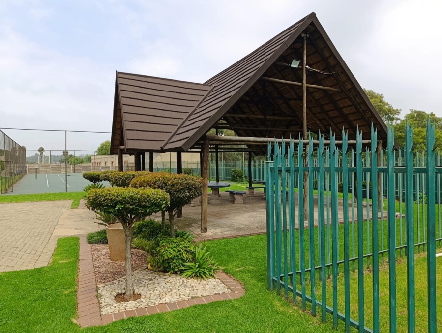 2 Bedroom Property for Sale in Glen Marais Gauteng