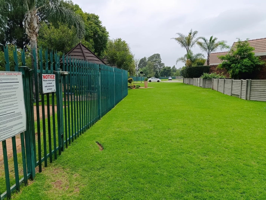 2 Bedroom Property for Sale in Glen Marais Gauteng