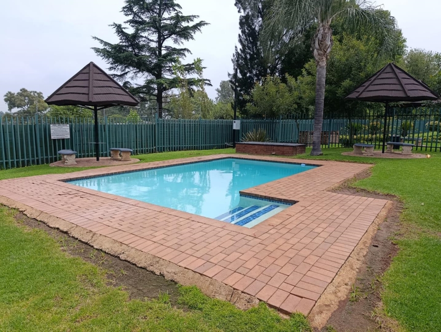 2 Bedroom Property for Sale in Glen Marais Gauteng