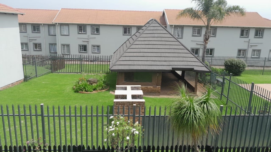2 Bedroom Property for Sale in Glen Marais Ext 3 Gauteng