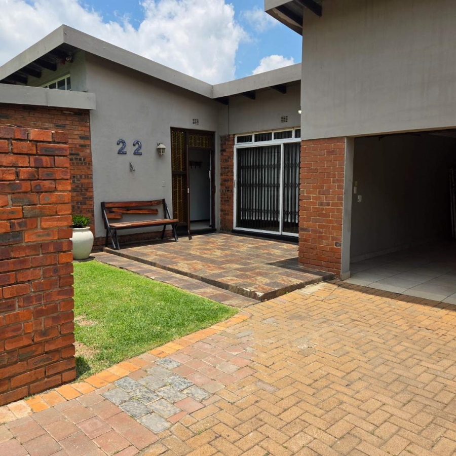 4 Bedroom Property for Sale in Verwoerdpark Gauteng