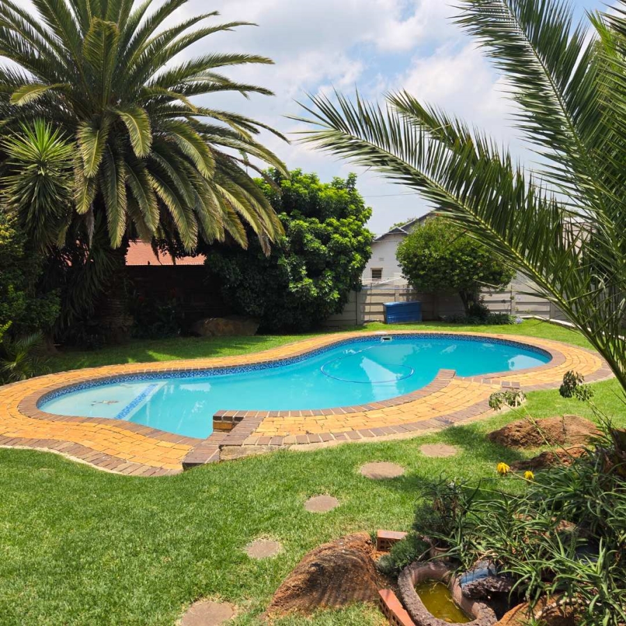 4 Bedroom Property for Sale in Verwoerdpark Gauteng