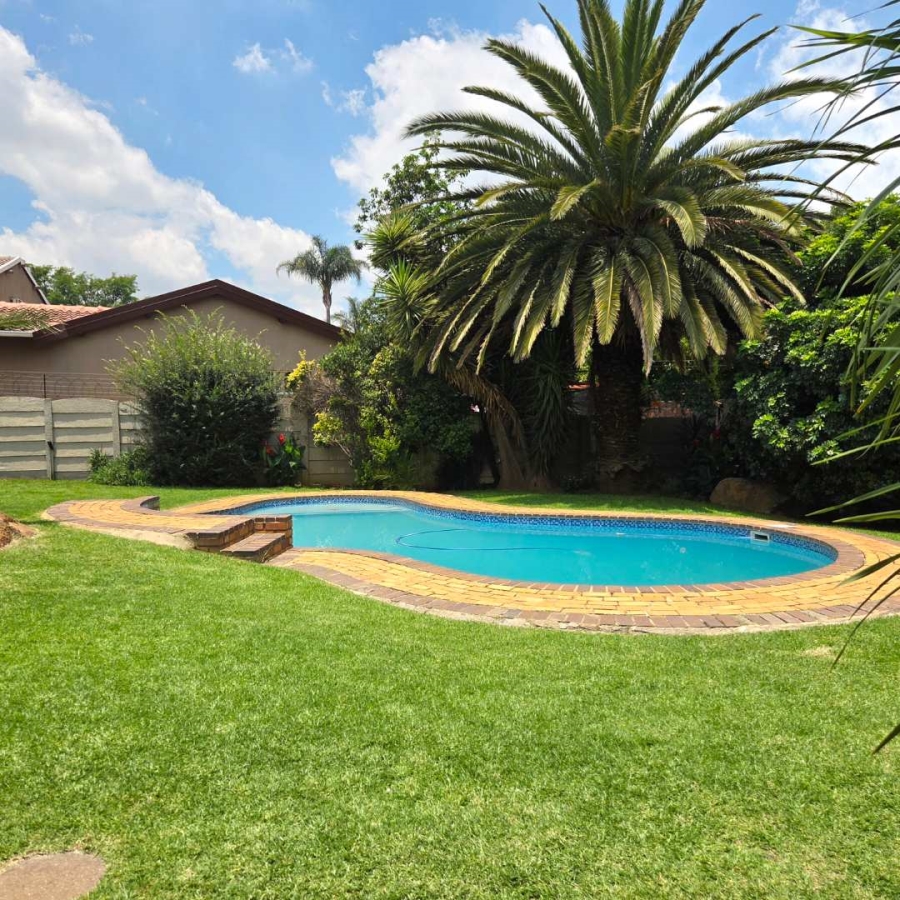 4 Bedroom Property for Sale in Verwoerdpark Gauteng