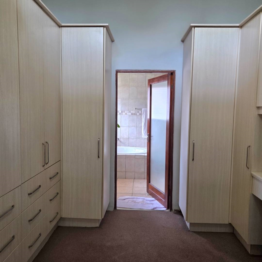 4 Bedroom Property for Sale in Verwoerdpark Gauteng