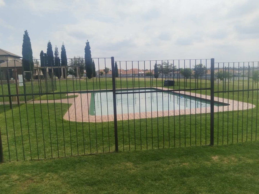 1 Bedroom Property for Sale in Parkrand Gauteng