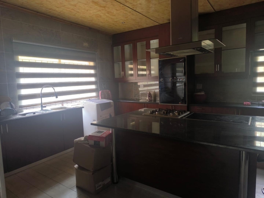 4 Bedroom Property for Sale in Oakdene Gauteng