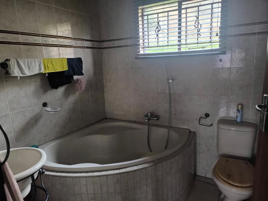 4 Bedroom Property for Sale in Oakdene Gauteng