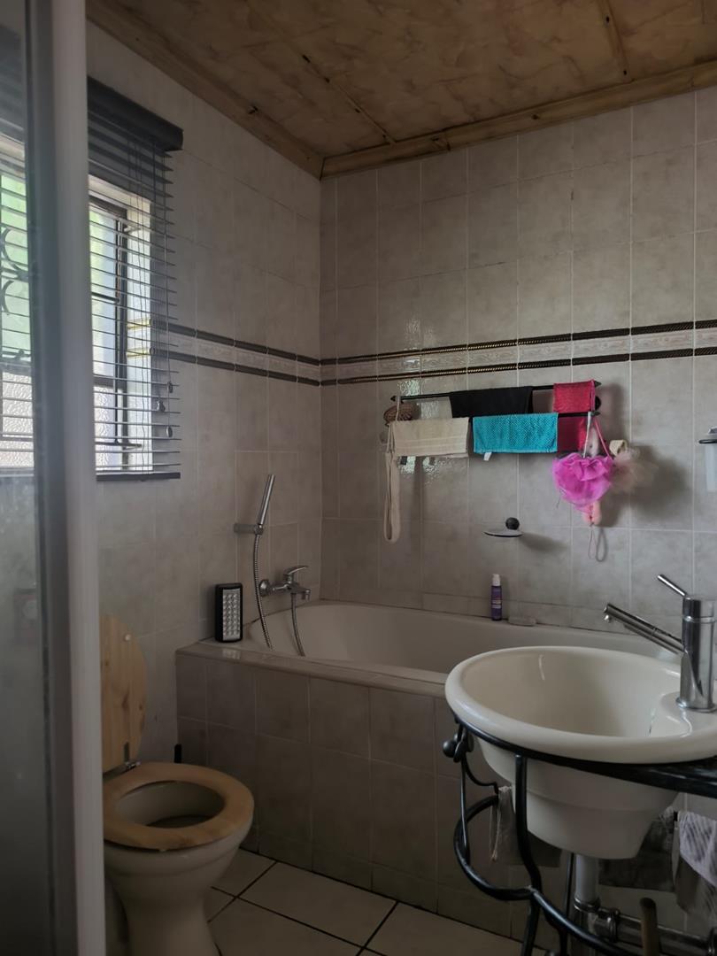 4 Bedroom Property for Sale in Oakdene Gauteng