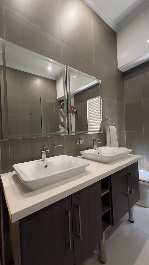 4 Bedroom Property for Sale in Midstream Ridge Gauteng