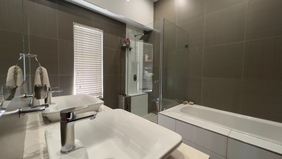 4 Bedroom Property for Sale in Midstream Ridge Gauteng