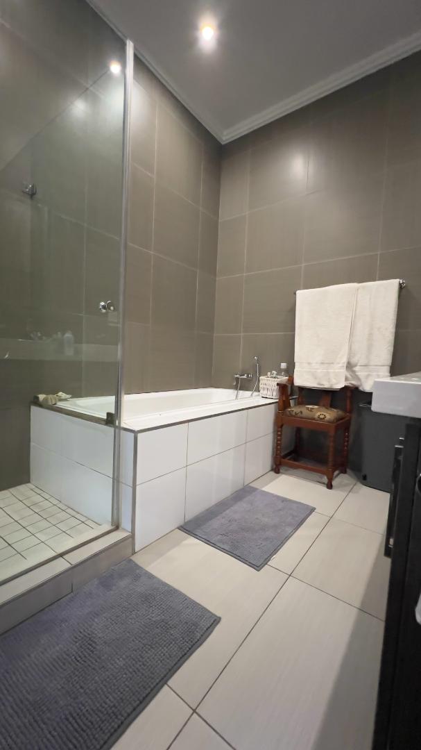 4 Bedroom Property for Sale in Midstream Ridge Gauteng