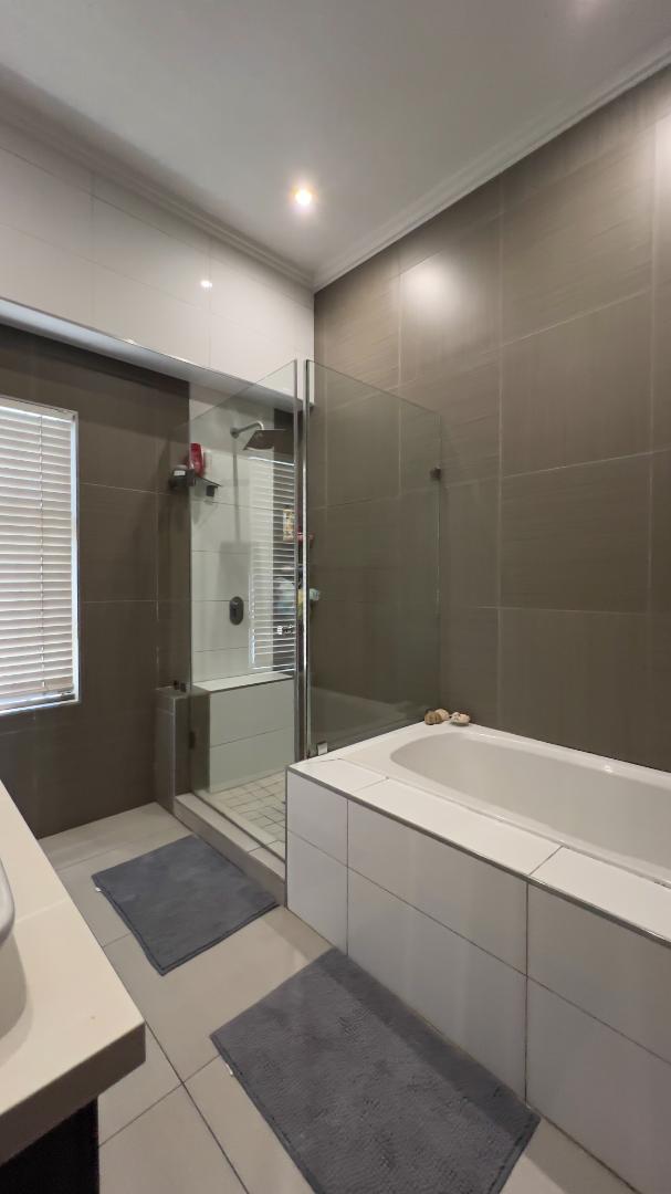 4 Bedroom Property for Sale in Midstream Ridge Gauteng