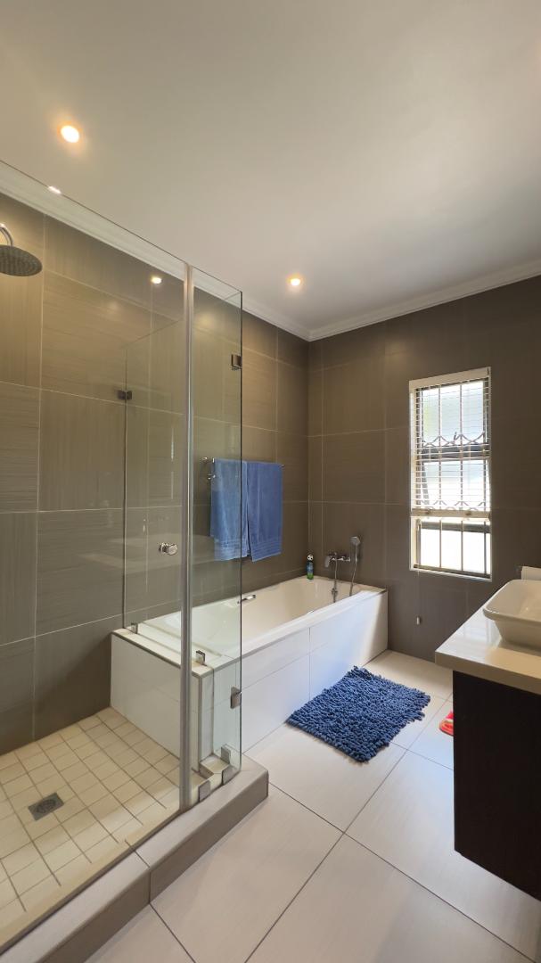 4 Bedroom Property for Sale in Midstream Ridge Gauteng