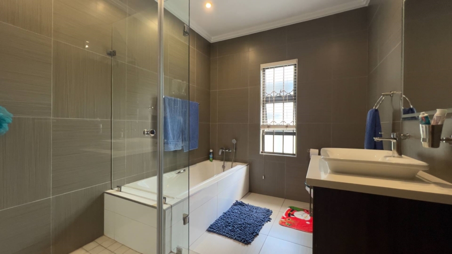 4 Bedroom Property for Sale in Midstream Ridge Gauteng